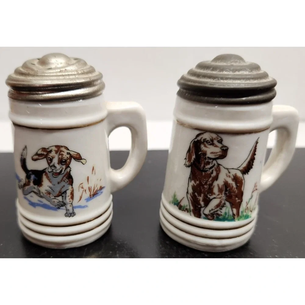 Ceramic Salt & Pepper Shakers with Hand Painted‎ Hunting Dogs - Vintage